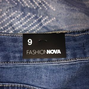 Fashion Nova ‘Another Day Boyfriend Jeans’